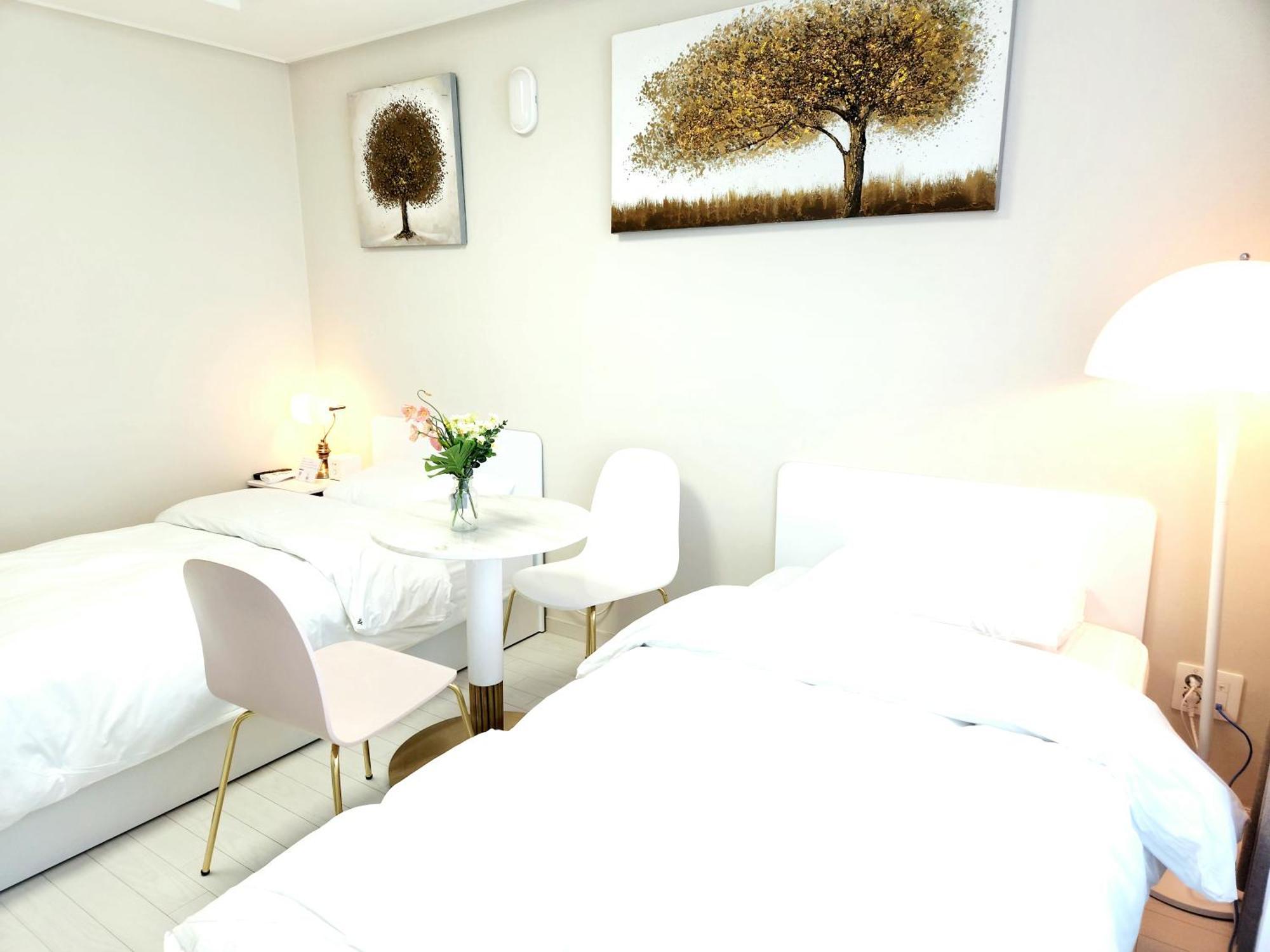 Daegu Star B&B Dsr Hotel Lily Guestroom Δωμάτιο φωτογραφία